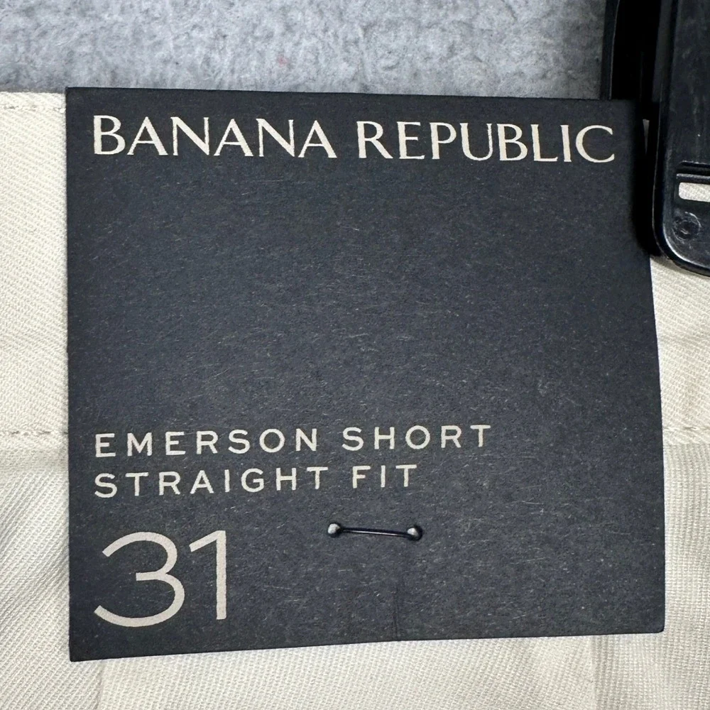 NEW Banana Republic Emerson Shorts Mens 31 Cream Straight Fit Chino Flat Front